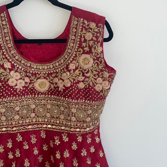 Indian Suit - Picture 1 of 12